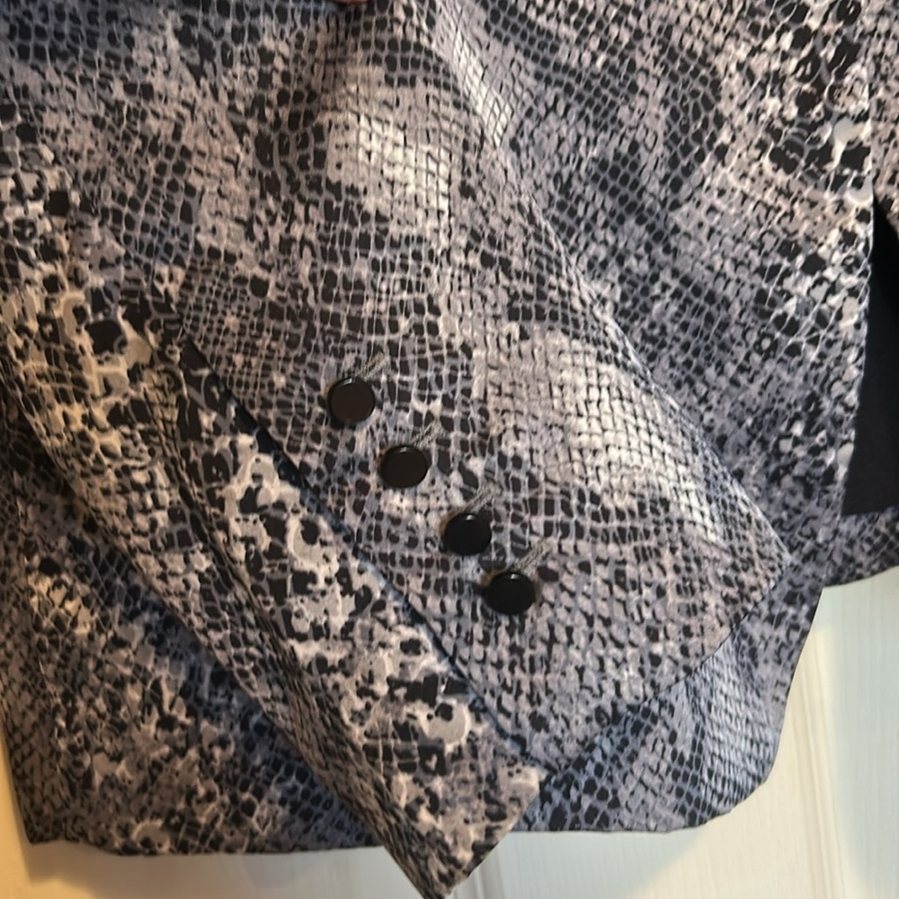 Dana Buchman Black and Gray Snake Print Blazer - Picture 4 of 8